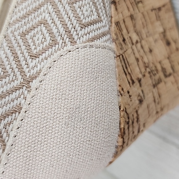 Toms beige cream wedge cork tapestry heel slipon sandal shoes 3.5" heel Size 8.5 - Picture 12 of 14